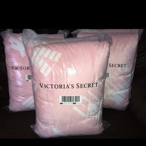 Victoria secret PINK sherpa blanket